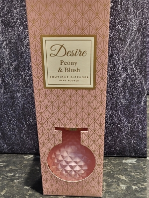 LOVELY BLUSH AND GOLD PEONY DIFFUSER
