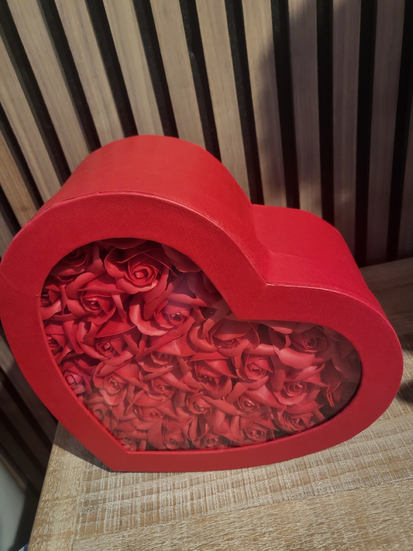 EVERLASTING RED ROSE HEART SHAPED BOX