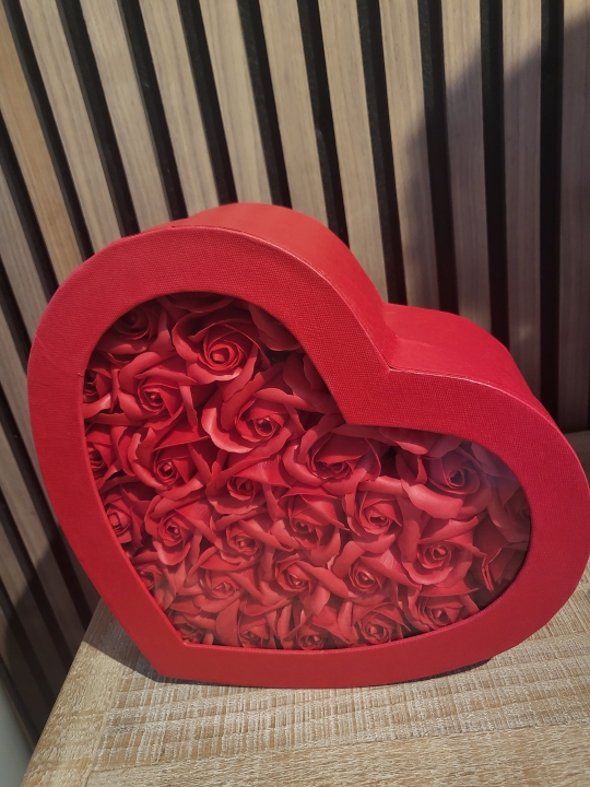 EVERLASTING RED ROSE HEART SHAPED BOX