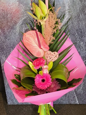 PERFECTLY PINK HEART BOUQUET