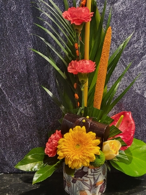 TROPICAL PINEAPPLE AND TUCAN VIBRANT POT DESIGN