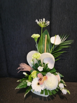 LUXURY FLORAL HEART SHAPED IVORY VELVET HAT BOX