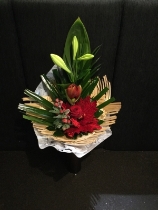NATURAL POINSETTIA BERRY CHRISTMAS BOUQUET